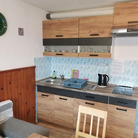 Small House In Целе Экстерьер фото