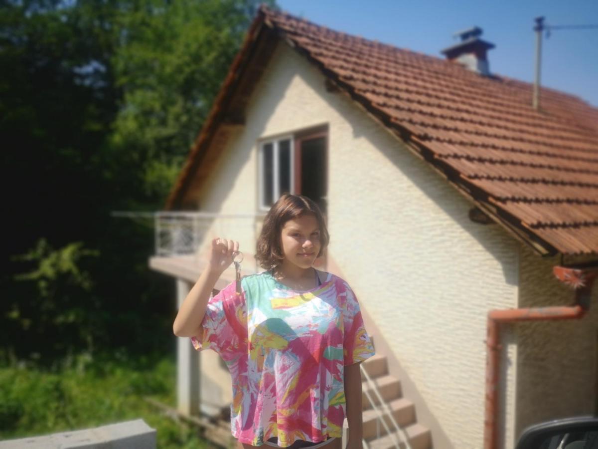 Small House In Целе Экстерьер фото