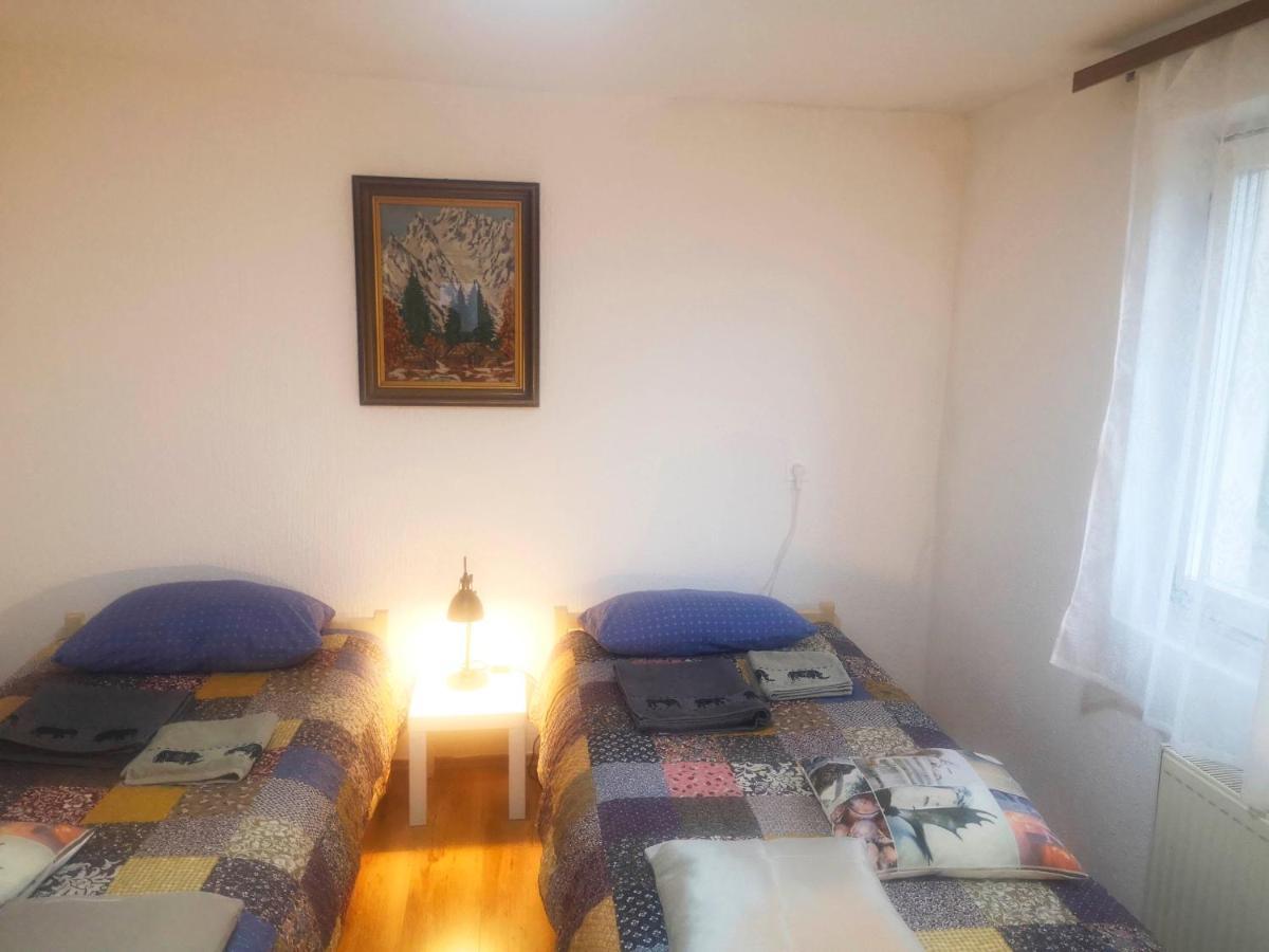Small House In Целе Экстерьер фото