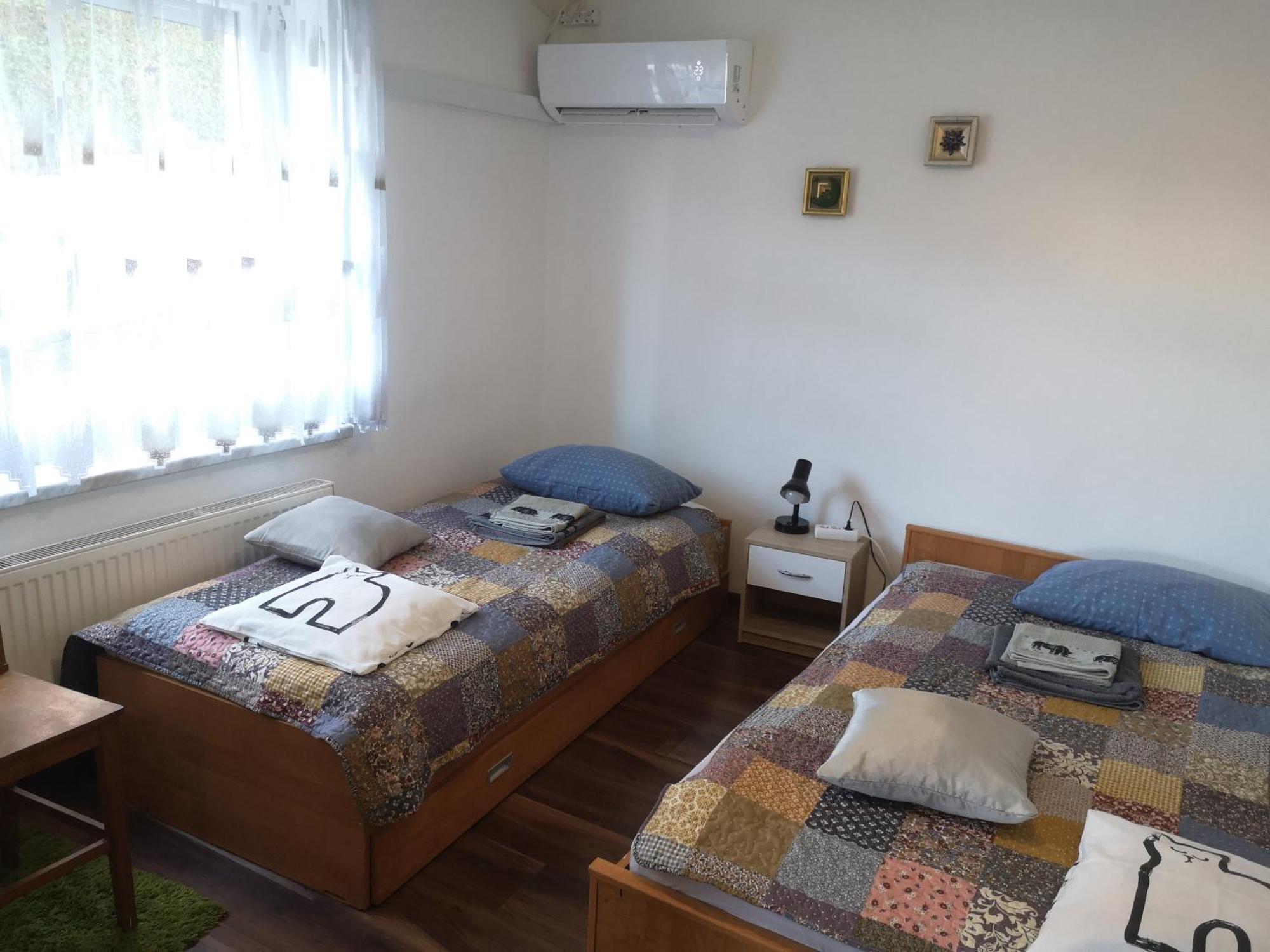 Small House In Целе Экстерьер фото