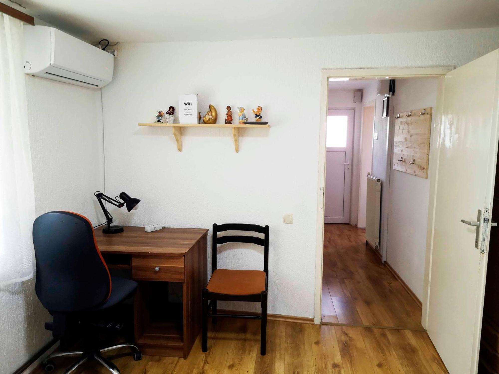Small House In Целе Экстерьер фото