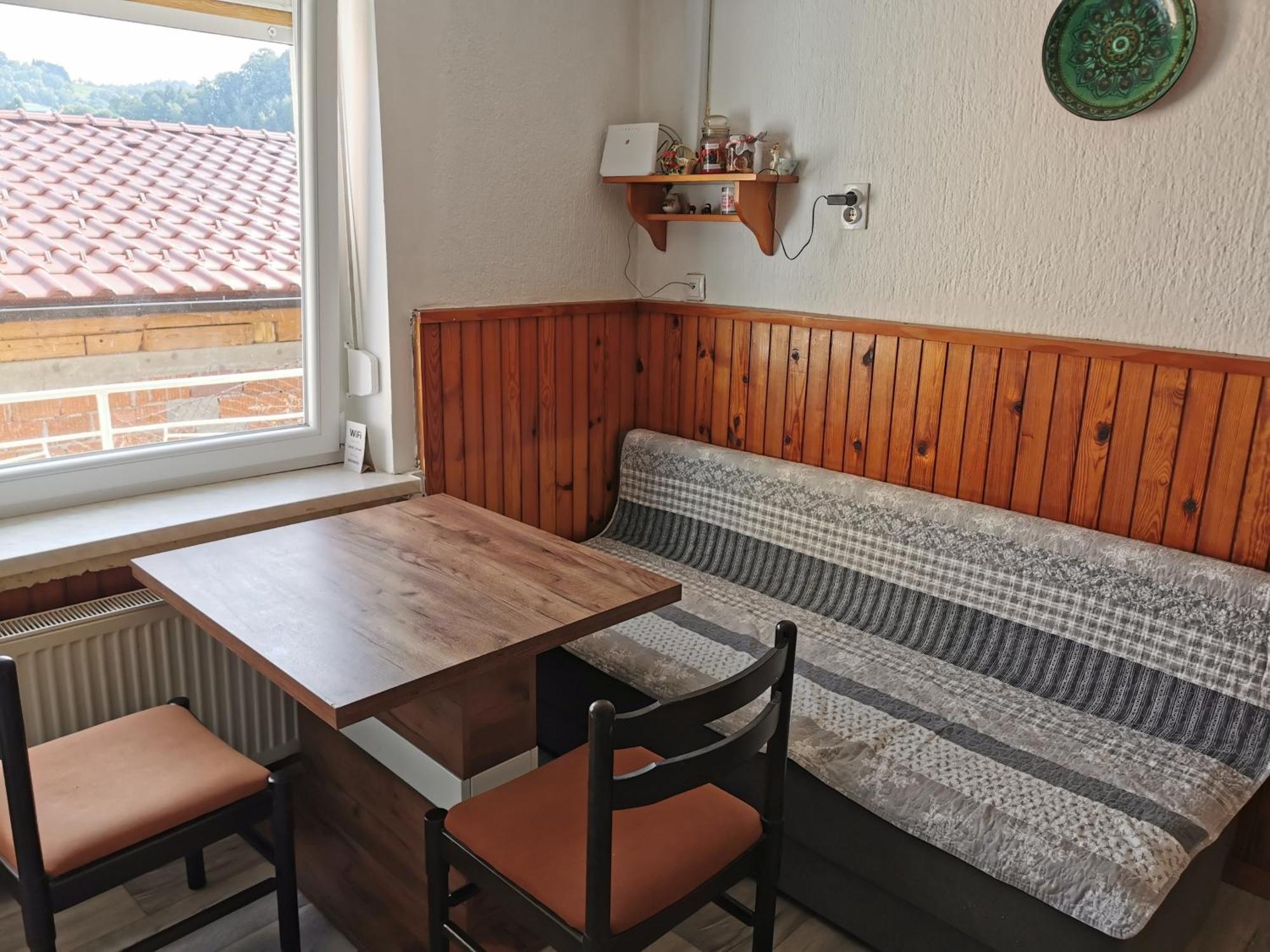 Small House In Целе Экстерьер фото