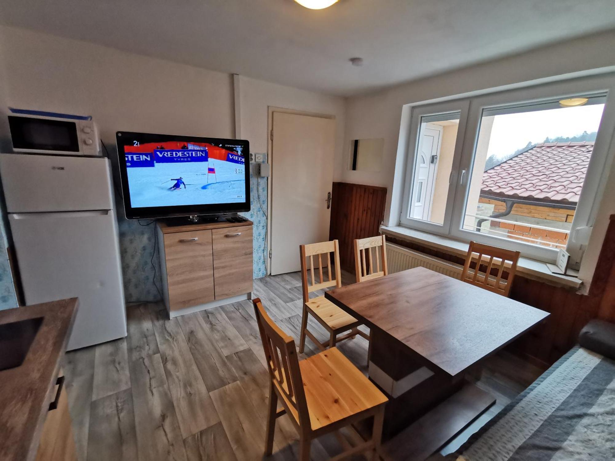 Small House In Целе Экстерьер фото