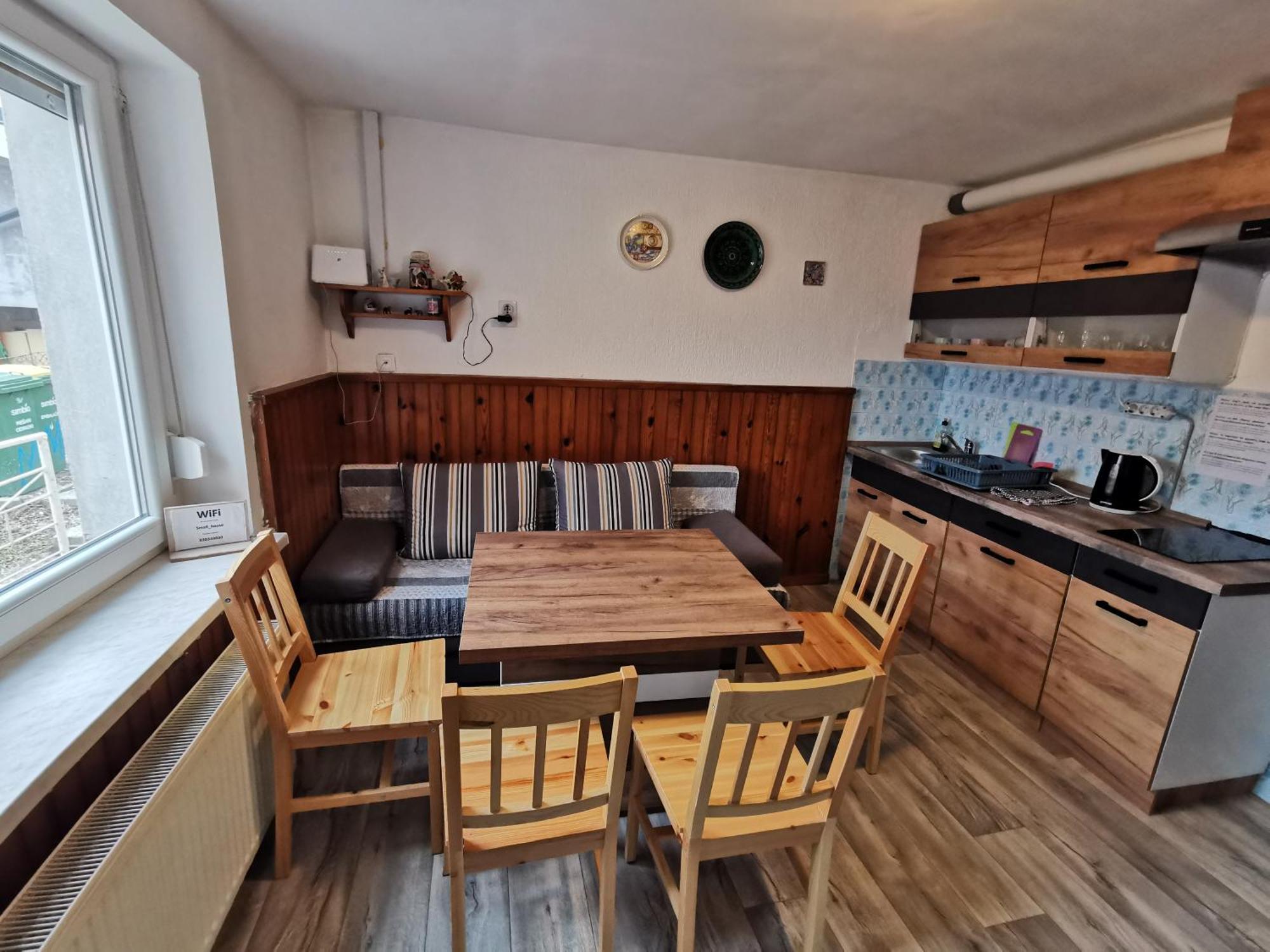 Small House In Целе Экстерьер фото