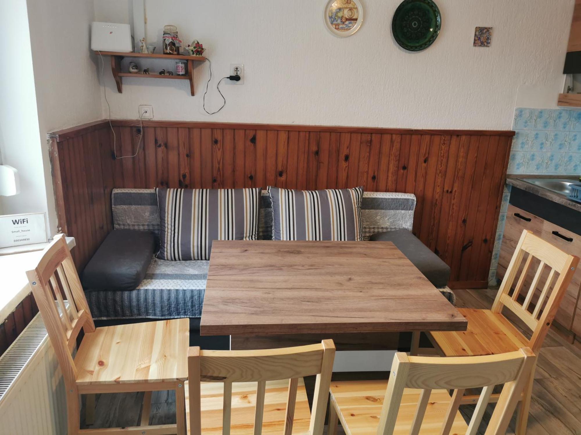 Small House In Целе Экстерьер фото